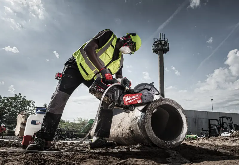 Aku rozbrušovací pila Milwaukee MX FUEL MXF COS350G2-802 (350 mm), ONE-KEY, 2x aku MXF XC608 + MXF SC + HUDD 350mm + taška 4933480480