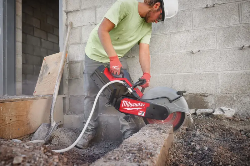 Aku rozbrušovací pila Milwaukee MX FUEL MXF COS350G2-802 (350 mm), ONE-KEY, 2x aku MXF XC608 + MXF SC + HUDD 350mm + taška 4933480480