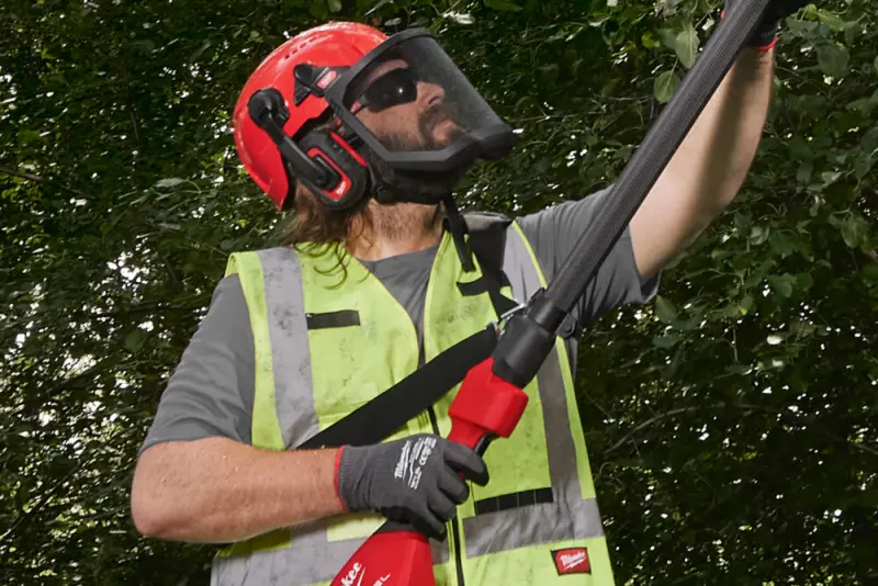 Aku teleskopická řetězová prořezávací pila Milwaukee M18 FTPS30-121, lišta 30 cm, 1x Aku M18 HB12 + nabíječka M12-18 FC, 4933480869 (MI4933480869)