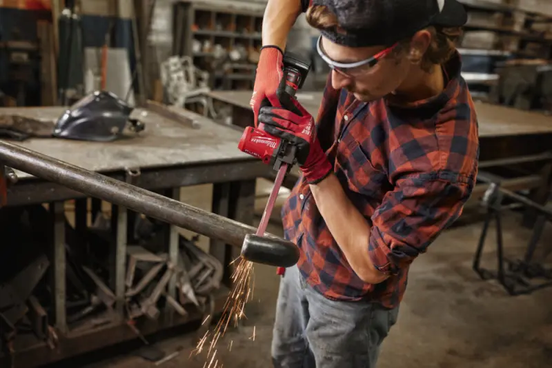 Aku pásová bruska Milwaukee M12 FBLF10-402B, 10 x 330 mm, 2x Aku (12V, 4,0 Ah), 4933480959 (MI4933480959)