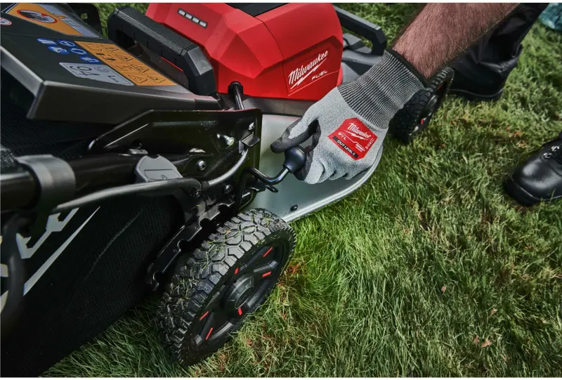 190407-aku-sekacka-na-travu-milwaukee-m18-f2lm46-6