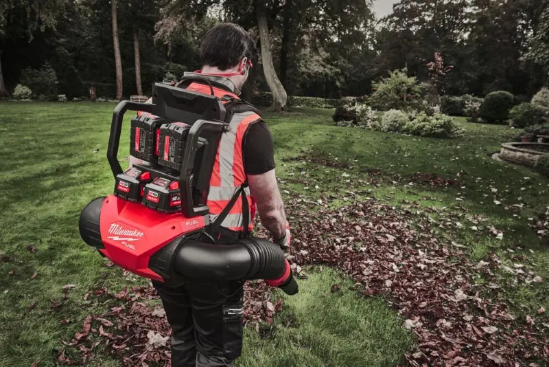 Aku fukar Milwaukee M18 F2BPB-124, fukar k zavěšní na záda, 4x Aku M18 HB12 + nabíječka M18 PC6, 4933493213 (MI4933493213)