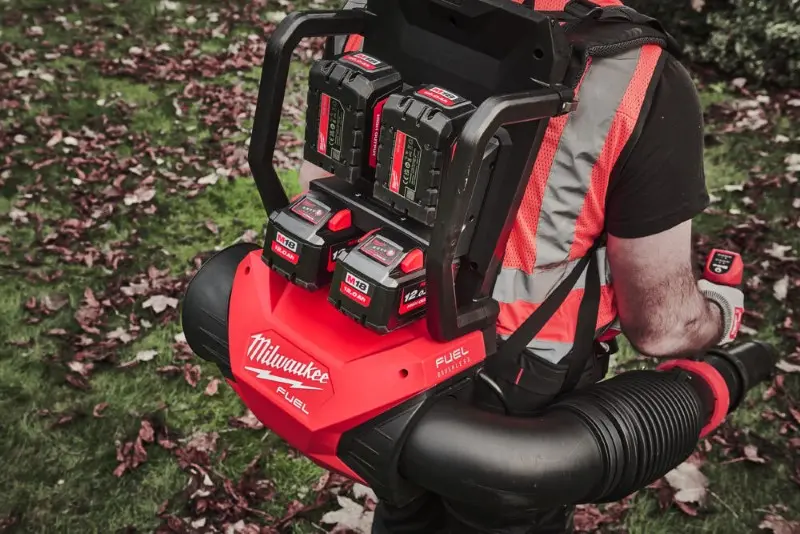 Aku fukar Milwaukee M18 F2BPB-124, fukar k zavěšní na záda, 4x Aku M18 HB12 + nabíječka M18 PC6, 4933493213 (MI4933493213)
