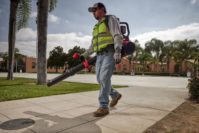 Aku fukar Milwaukee M18 F2BPB-124, fukar k zavěšní na záda, 4x Aku M18 HB12 + nabíječka M18 PC6, 4933493213 (MI4933493213)