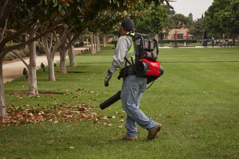 Aku fukar Milwaukee M18 F2BPB-124, fukar k zavěšní na záda, 4x Aku M18 HB12 + nabíječka M18 PC6, 4933493213 (MI4933493213)