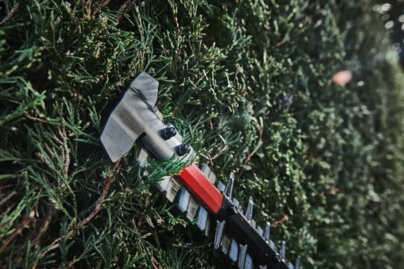 Aku nůžky/plotostřih na živý plot Milwaukee M18 FHET60-0, lišta 60 cm, bez Aku, 4933493290 (MI4933493290)