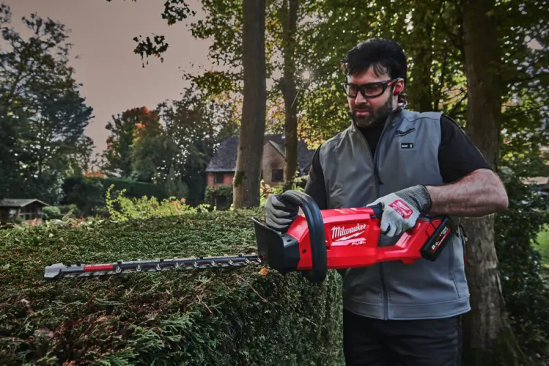Aku nůžky/plotostřih na živý plot Milwaukee M18 FHET60-802, lišta 60 cm, 2x Aku M18 HB8 + nabíječka M12-18 FC, 4933493291 (MI4933493291)