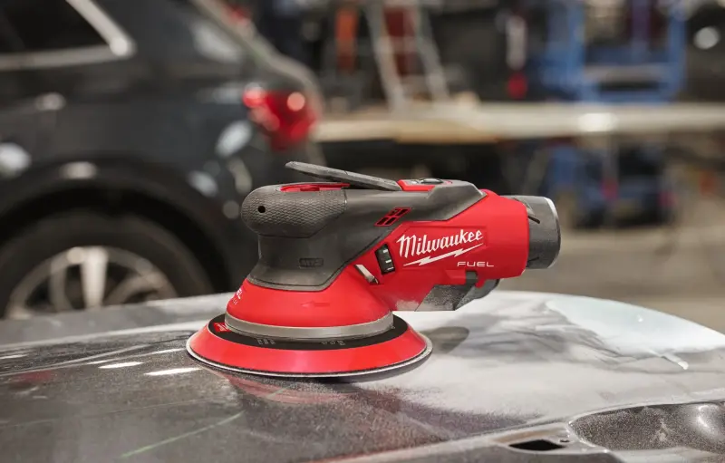 Aku excentrická vibrační 150 mm bruska Milwaukee M12 FROS2.5-502X, 2x aku M12 HB5 + M12 C12 C + Kufr, 4933493648