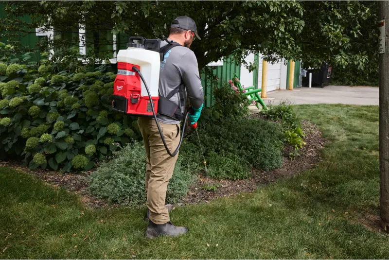 192286-aku-postrikovac-milwaukee-m18-bbpfp2-switch-tank-gen2-rozprasovac-01-10