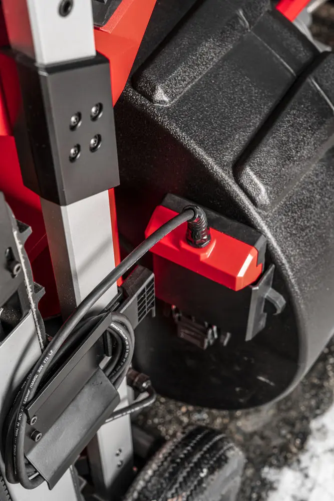 193609-4933471851-mxf-lsdp-301-feat-10