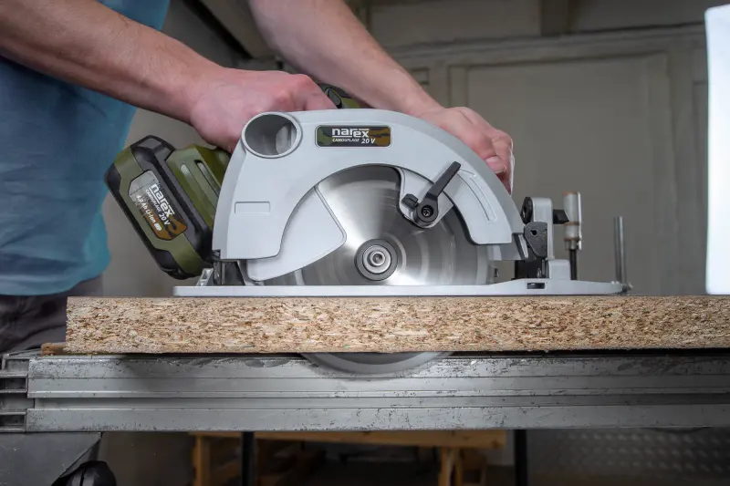 Aku kotoučová pila Narex CPK 65 Camouflage Basic Box (Bez aku) (NA65405724)