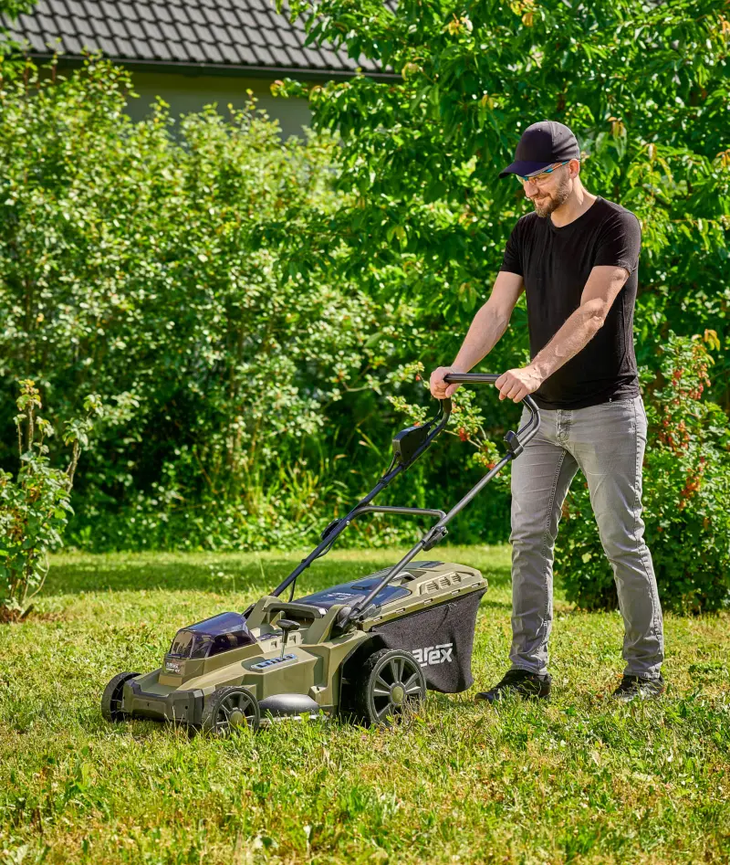 201677-narex-na65406395-sekacka-na-travu-aku-sekacka-narex-003