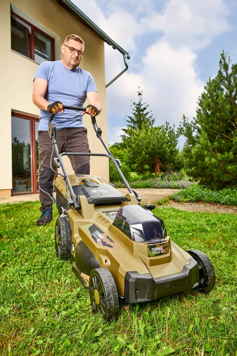 201677-narex-na65406395-sekacka-na-travu-aku-sekacka-narex-006
