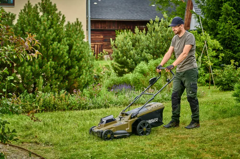 201677-narex-na65406395-sekacka-na-travu-aku-sekacka-narex-007