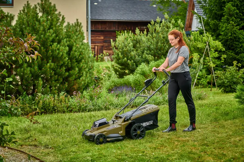 201677-narex-na65406395-sekacka-na-travu-aku-sekacka-narex-009