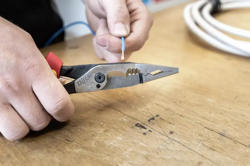 Multifunkční kleště Wiha MULTI 8V1 Industrial electric 45490 (WIHA45490)