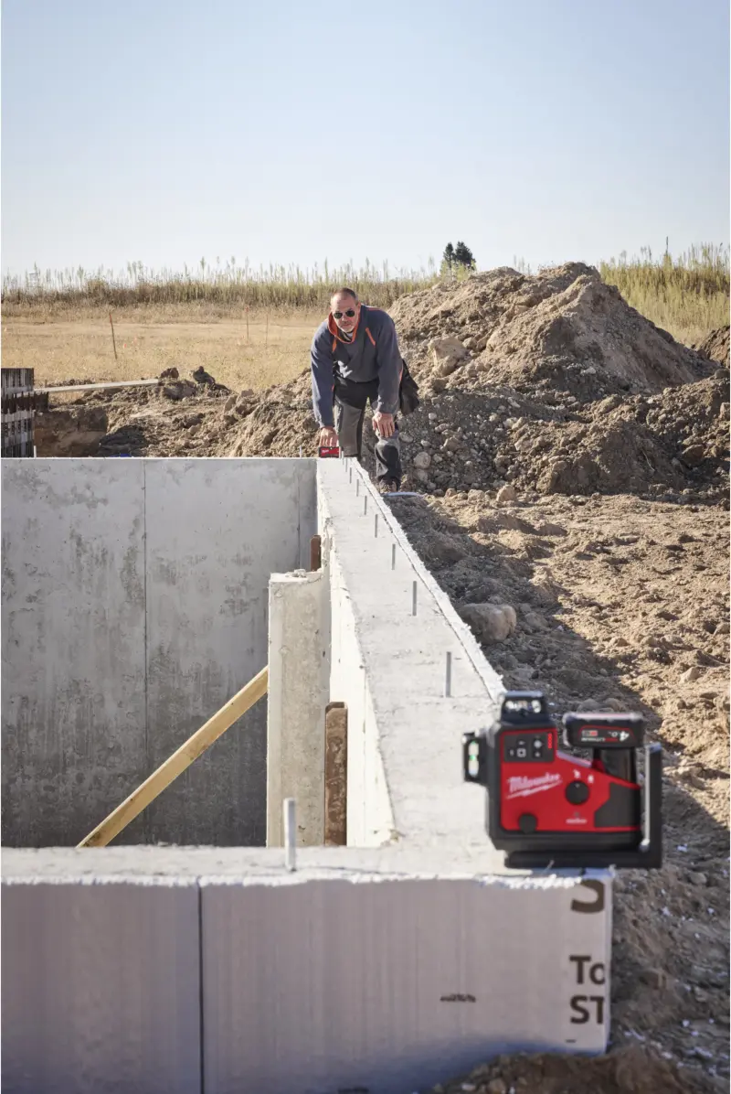 Aku zelený laser Milwaukee M12 A3PLO-0C, ONE-KEY, 360° 3 roviny, bez aku, s kufrem, 4933499001