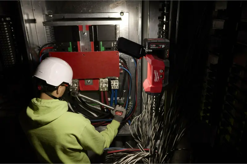 Aku vícesměrové reflektorové světlo Milwaukee M12 ALIP-0, 1200 lm, PACKOUT, TRUEVIEW, 4933500321