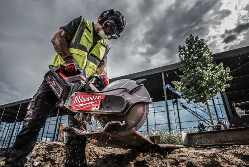 Aku rozbrušovací pila Milwaukee MX FUEL MXF COS350G2FC-802 (350 mm), ONE-KEY, 2x aku MXF XC608 + MXF FC + HUDD 350mm + taška, 4933499772