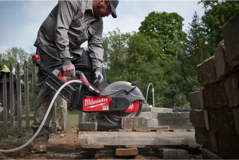 Aku rozbrušovací pila Milwaukee MX FUEL MXF COS350G2FC-802 (350 mm), ONE-KEY, 2x aku MXF XC608 + MXF FC + HUDD 350mm + taška, 4933499772