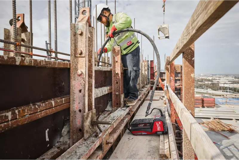 Aku ponorný vibrátor do betonu Milwaukee MX FUEL MXF CVHF-0, ONE-KEY, bez aku, 4933498132