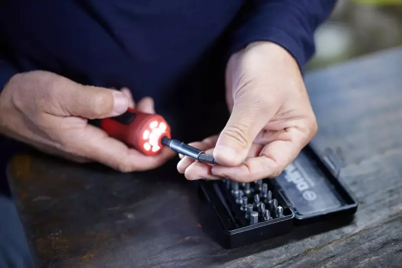 Elektrický šroubovák Wiha speedE® PocketDrive.
Vánoční edice s boxem na nástavce
a pouzdrem (WIHA47183)