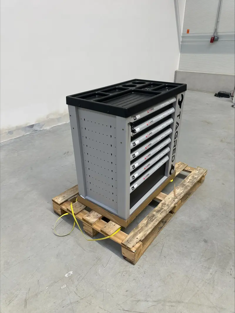 Montážní vozík TAGRED TA212 - výprodej. 7 zásuvek. Vybaveno 251 díly nářadí (TA55TA212)