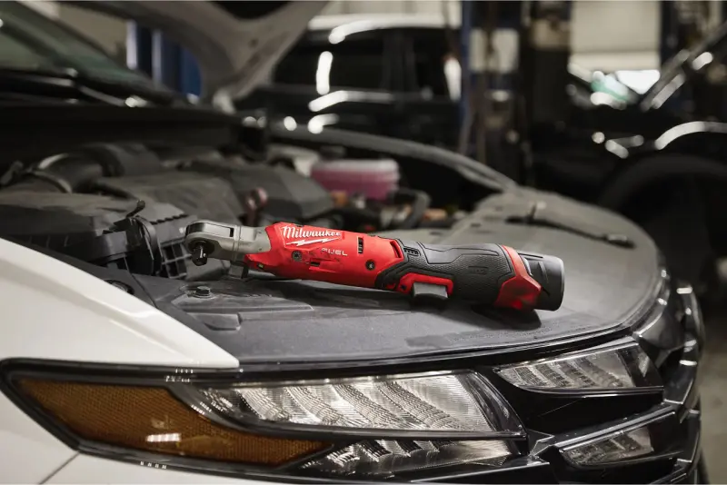 Aku 3/8" ráčnový utahovák M12 FIR38G2-252B, 2x aku M12 HB2.5 + C12 C + taška, 4933498936