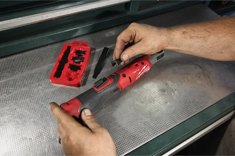 Aku 3/8" ráčnový utahovák M12 FIR38G2-252B, 2x aku M12 HB2.5 + C12 C + taška, 4933498936