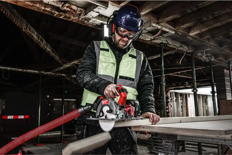 Aku okružní pila Milwaukee M18 FCSDC165-0C, kotouč 165 mm, bez aku, s kufrem, 4933499996