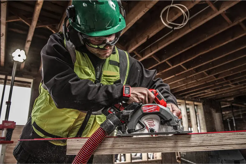 Aku okružní pila Milwaukee M18 FCSDC165-0C, kotouč 165 mm, bez aku, s kufrem, 4933499996