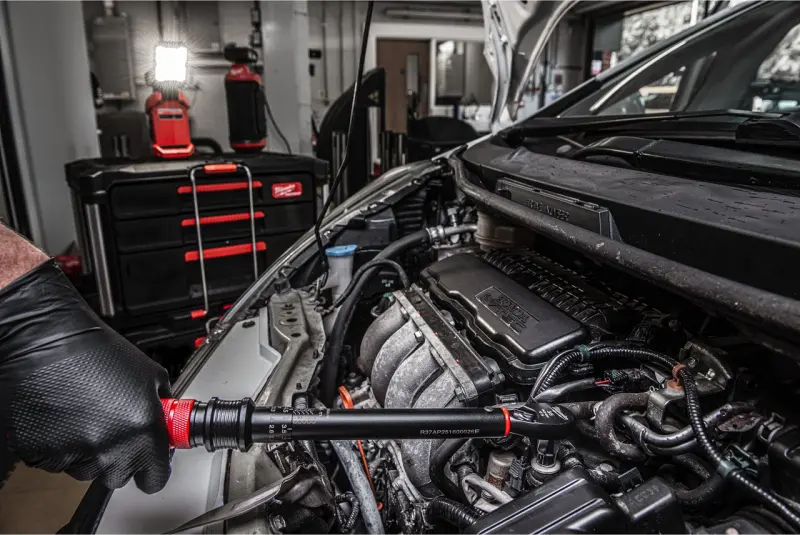 Momentový klíč s ráčnou a čtyřhranem 1/4" Milwaukee 5-25NM, 4932500823