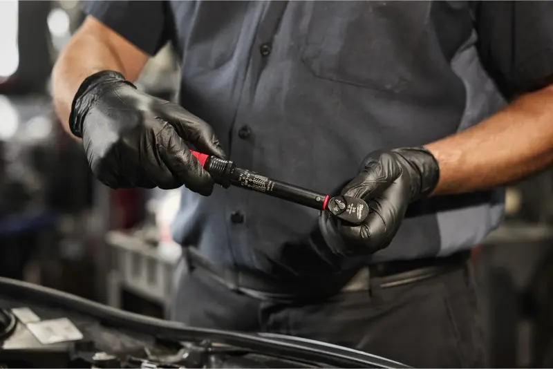 Momentový klíč s ráčnou a čtyřhranem 1/2" Milwaukee 40-200NM, 4932500825