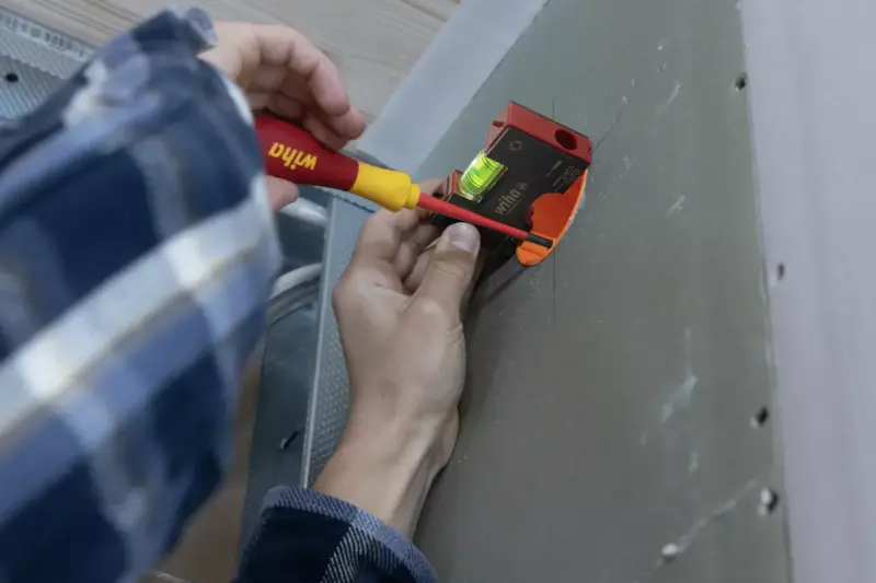 Mini vodováha 8 cm Wiha Pocket s magnetem (WIHA46957)