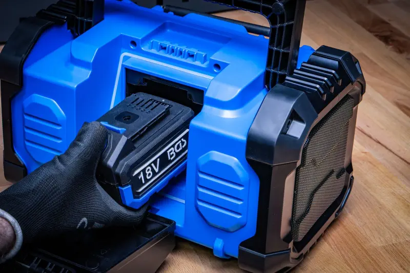 BGS 7387 Aku DAB rádio, hybridní 18 V a 230 V. Bez akumulátoru