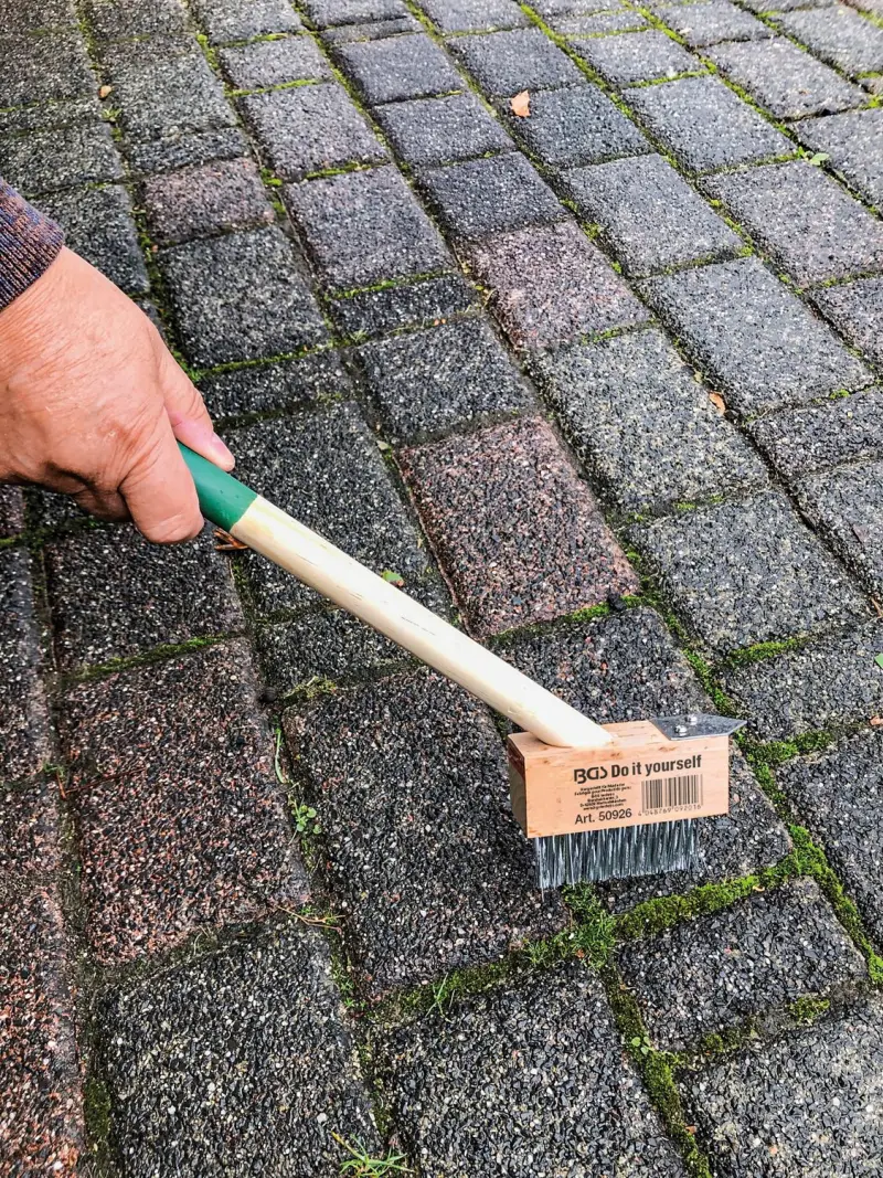 Kraftmann 50926 Drátěný kartáč na plevel ve spárách 300 mm, krátký držák, se škrabkou