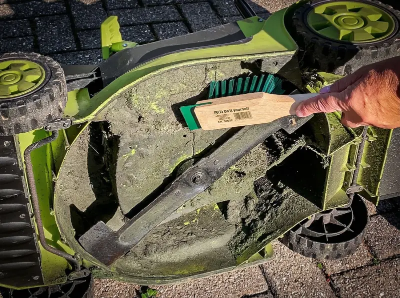 Kraftmann 50920 Kartáč na sekačky trávy s škrabkou