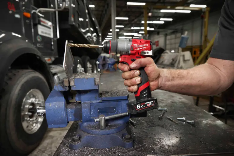 Sada aku nářadí Milwaukee M12 FPD2-602X a M12 FCIWF12G3-0, 2x aku M12 B6 + C12 C + kufr, 4933479870-SET (MI4933479860-SET2)