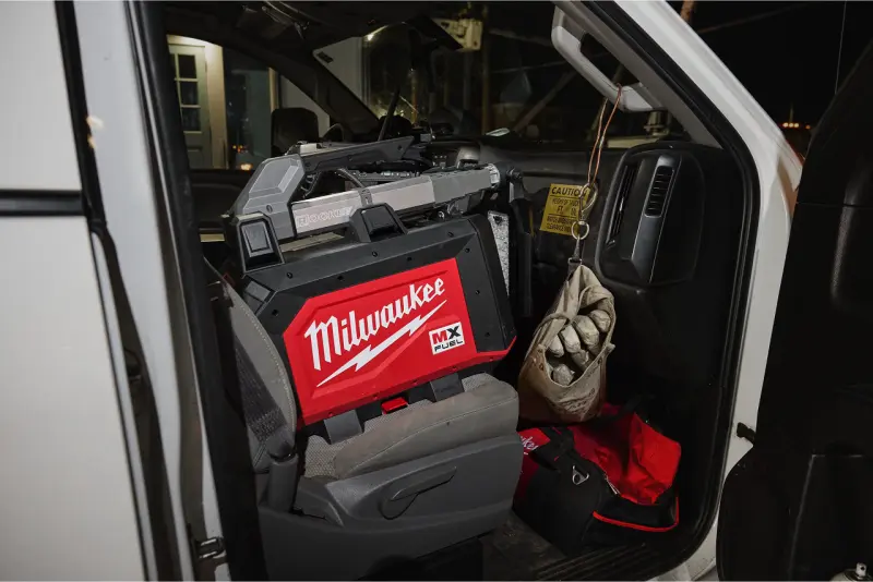 Aku stojanová svítilna Milwaukee MX FUEL MXF TLIC-801, ONE-KEY, PACKOUT, TRUEVIEW LED osvětlení, 1x aku MXF XC608 + MXF FC, 4933502688