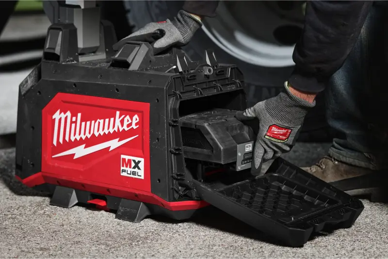 Aku stojanová svítilna Milwaukee MX FUEL MXF TLIC-801, ONE-KEY, PACKOUT, TRUEVIEW LED osvětlení, 1x aku MXF XC608 + MXF FC, 4933502688