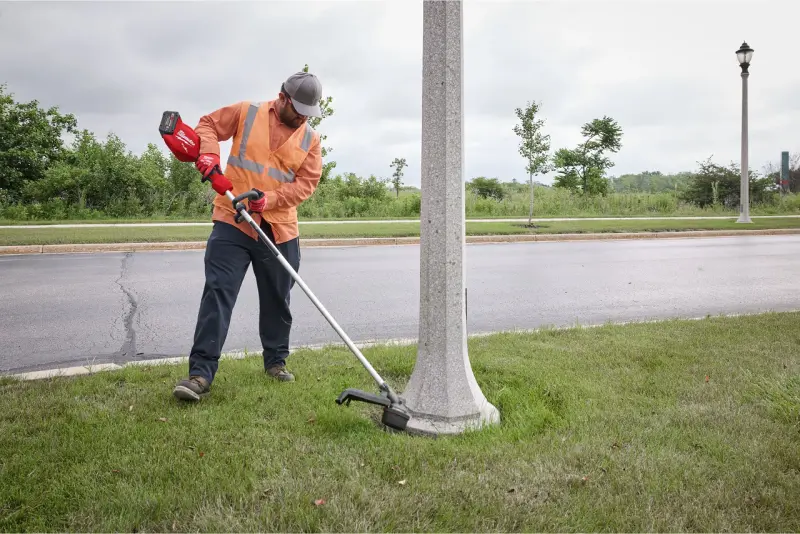 Aku strunová sekačka na trávu Milwaukee M18 FGTR-0, strunový vyžínač, bez aku, 4933502484