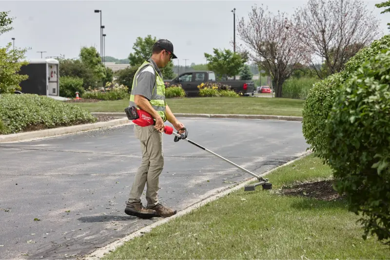 Aku strunová sekačka na trávu Milwaukee M18 FGTR-0, strunový vyžínač, bez aku, 4933502484