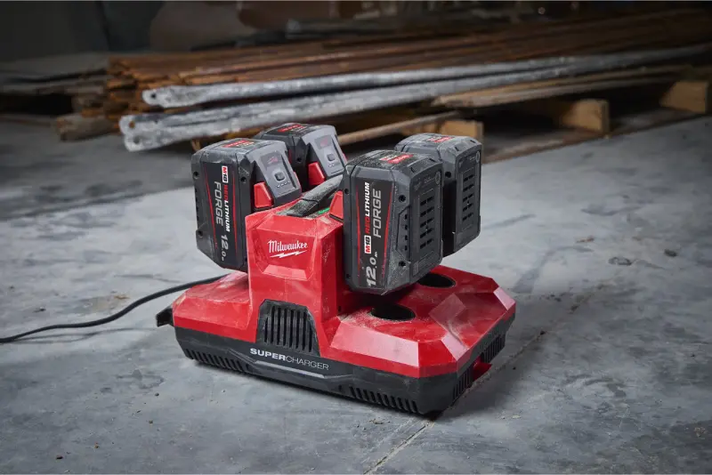 Aku vícenásobná nabíječka Milwaukee M12-18 MBPSC4, PACKOUT, SUPERCHARGER, 4932500142 (MI4932500142)