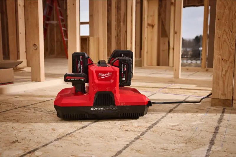 Aku vícenásobná nabíječka Milwaukee M12-18 MBPSC4, PACKOUT, SUPERCHARGER, 4932500142 (MI4932500142)