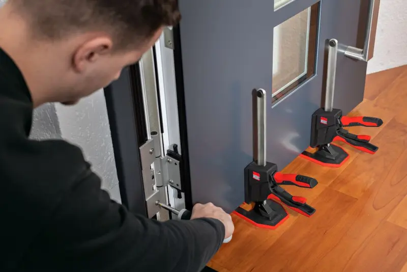 29525-bess-bey23-work-door-01