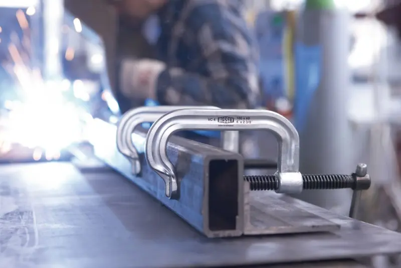 Celokovová šroubová C svěrka Bessey VC2