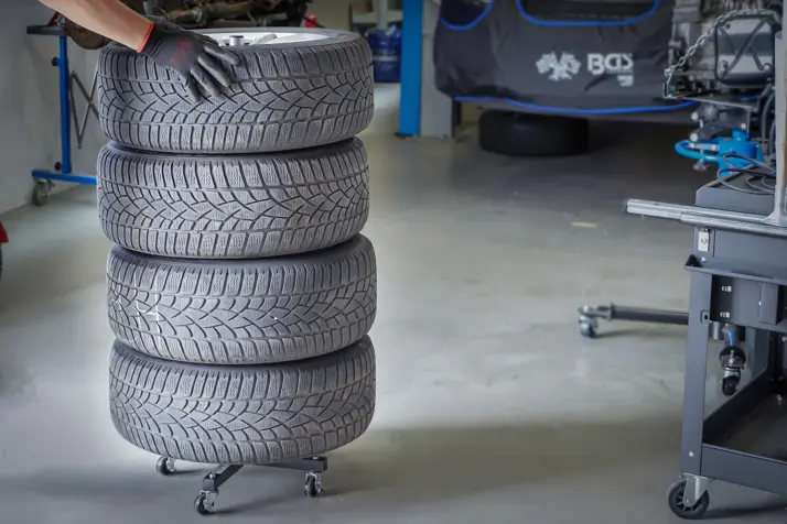 Stojan na pneumatiky BGS1070979 - pojízdný (BGS1070979)