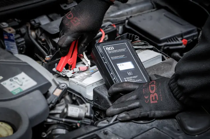 Pomocné startovací zařízení 12 V BGS1074240 (300/600 A) (BGS1074240)