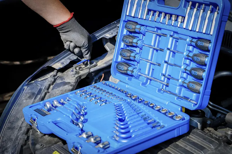 Šroubovací nářadí BGS 7849 v kufru - 84 dílů (BGS107849)