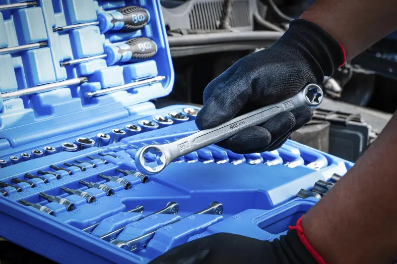 Šroubovací nářadí BGS 7849 v kufru - 84 dílů (BGS107849)